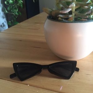 VINTAGE SUNGLASSES